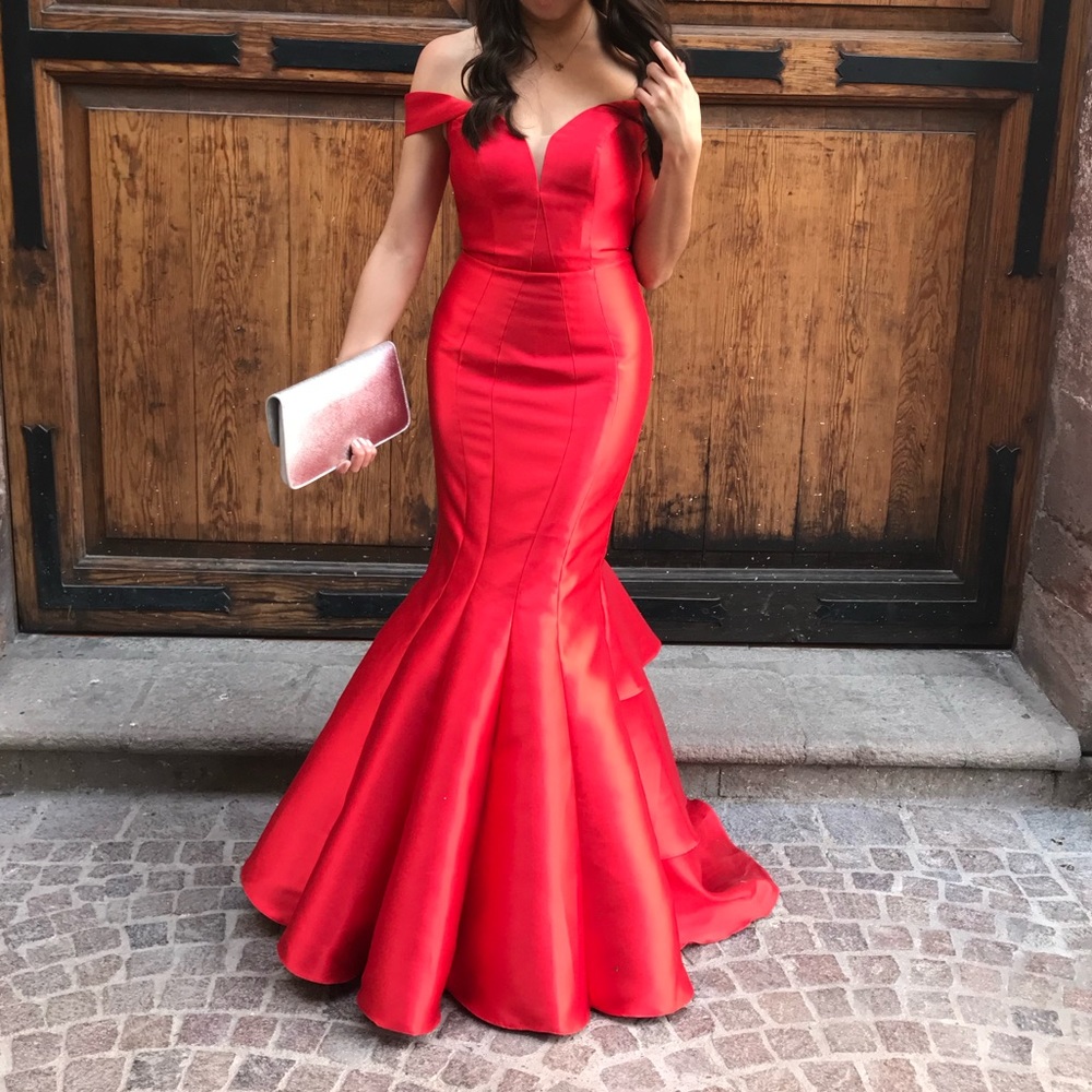 Red Mermaid Gown ♥️